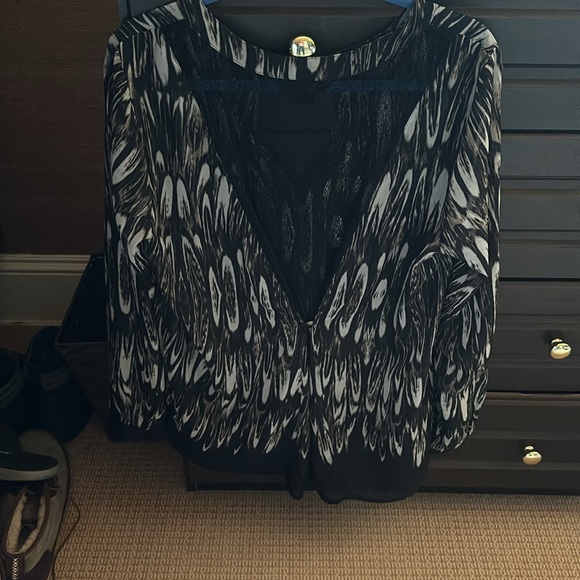 Miracle body large l tunic sheer lace in back with button to create flow hot - Picture 8 of 9